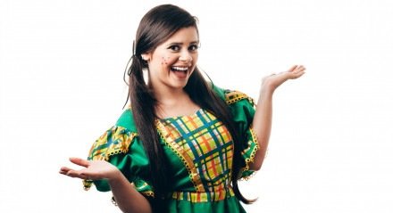Imagem ilustrativa de uma mulher vestida para o São João!