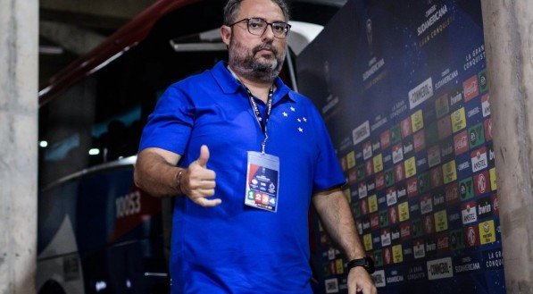 O Cruzeiro comunicou na tarde desta segunda-feira (02), o desligamento do CEO Alexandre Mattos. Em comunicado feito nas redes sociais, a Raposa anunciou a saída de Mattos, que está acertado para ser diretor do Santos. Na nota, Alexandre agradeceu ao dono da SAF do Cruzeiro, Pedro Lourenço a oportunidade de voltar ao clube Celeste, Mattos [&amp;#8230;]