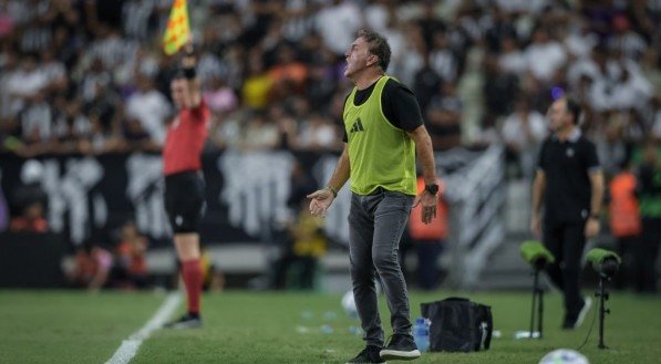 Cuca explica ausência de Hulk no time titular em vitória do Atlético-MG pelo campeonato Brasileiro: ‘não podíamos perder no primeiro tempo’