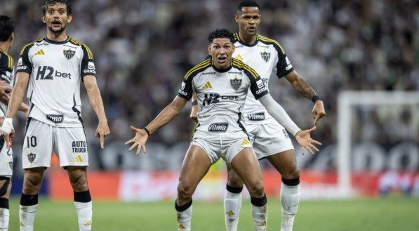 Rony celebra gol marcado que deu a vitória ao Atlético-MG no campeonato Brasileiro: ‘a resposta a gente dá dentro de campo’