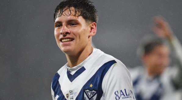 A joia do Vélez Sarsfield, de apenas 18 anos, também é alvo do Botafogo, que já tinha negociações avançadas pelo jogador