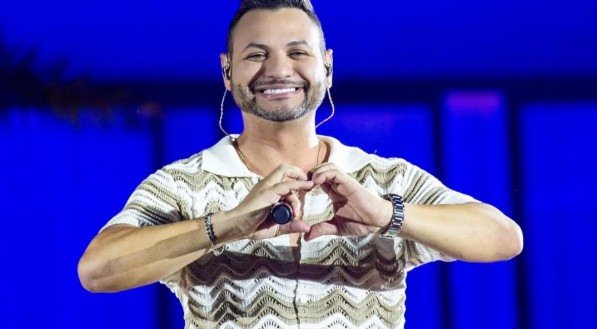 Lenno Ferreira, vocalista da banda Desejo de Menina