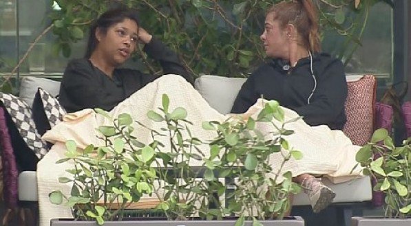 Power Couple Brasil 2025: Após discussão, Emilyn desabafa com Adriana e promete revanche contra Everton