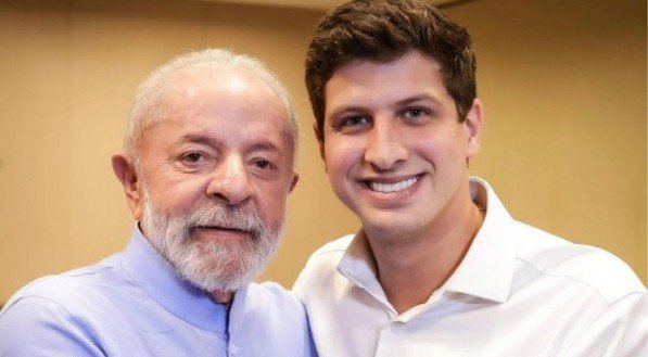 Na frente de João Campos, Lula fala em subir em dois palanques e lembra exemplo de Pernambuco em 2006