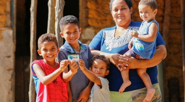 Pernambuco reduz pobreza em 2024, mas é o 2º estado mais desigual do país