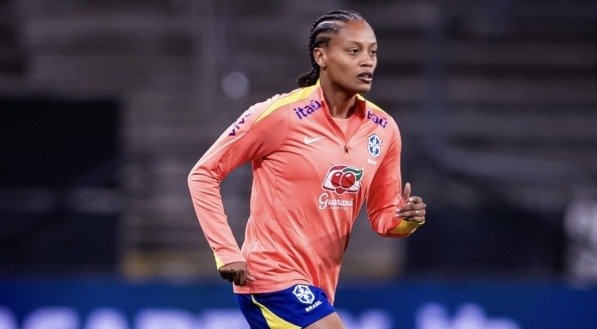 Sucesso na década passada, clássica chuteira da Nike ganha repaginada em lançamento limitado
