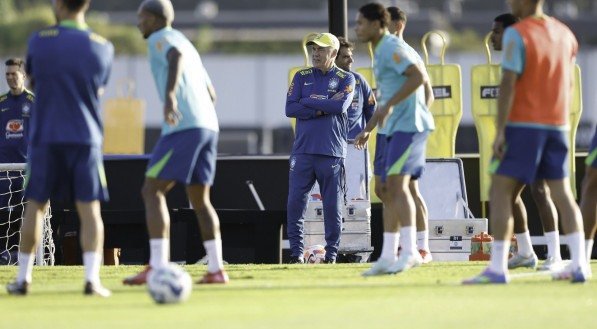 Carlo Ancelotti comanda 1º treino na seleção brasileira visando os confrontos contra o Equador e Paraguai pelas Eliminatórias da Copa do Mundo