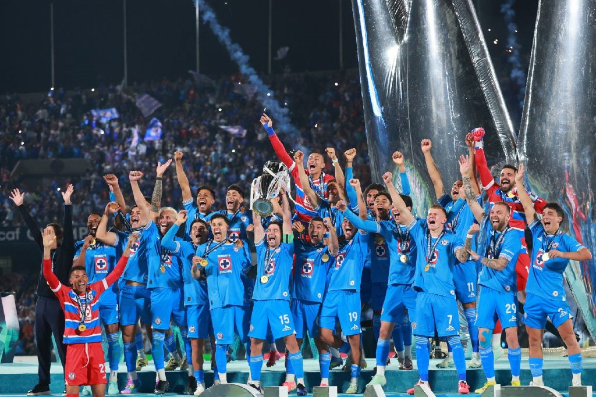 Cruz Azul goleio o Vancouver Whitecaps e é campeão da Concachampions