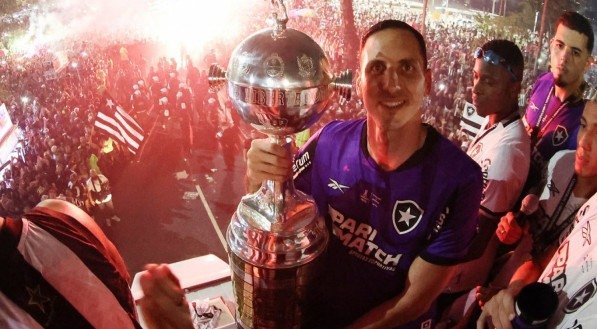 A diretoria do Glorioso vê com bons olhos o retorno do goleiro paraguaio.