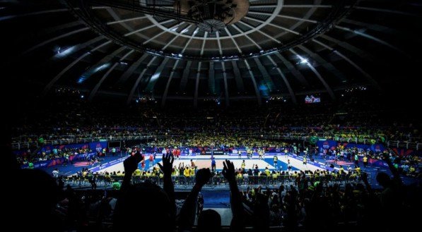 A Seleção feminina de vôlei estreia na VNL nesta quarta-feira (04) e a CBV divulgou nesta terça (03) a relação das 14 jogadoras que vão estrear pelo Brasil na competição