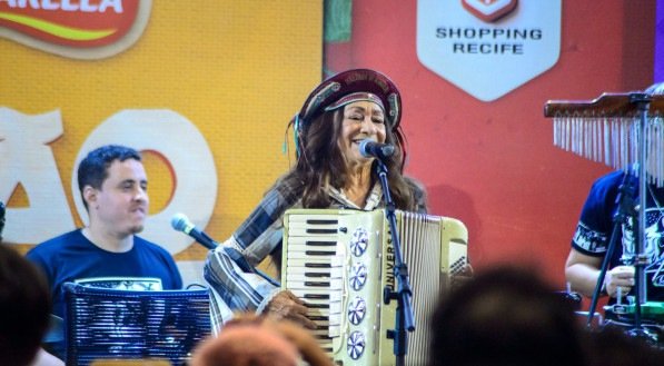 Shopping Recife anuncia programação especial para o São João 2025 e identidade visual assinada pela artista pernambucana Joana Lira