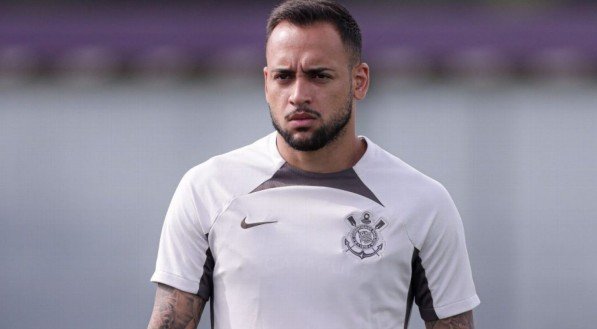 Clube ucraniano alega não ter recebido os valores referentes aos empréstimos do volante, previstos em contrato e acionou a FIFA.