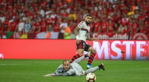 Clássico brasileiro terá duelos em agosto, com decisão no Beira-Rio; Filipe Luís, hoje técnico, esteve em campo na última vez que os clubes se enfrentaram