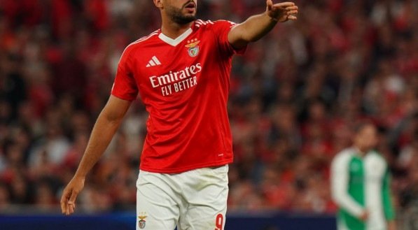 Botafogo avança em negociação por Arthur Cabral, do Benfica