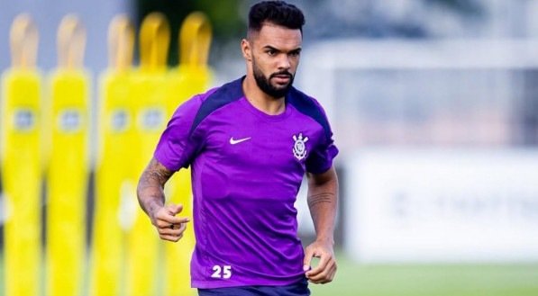 Jogador foi substituído ainda no primeiro tempo do empate sem gols com o Vitória. O Timão não divulgou um prazo para retorno.