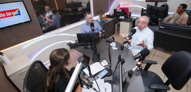 Prefeitos de Arcoverde, Zeca Cavalcanti (PODE), e Gravatá, Padre Joselito Gomes (Avante), comentam São João do município na Rádio Jornal