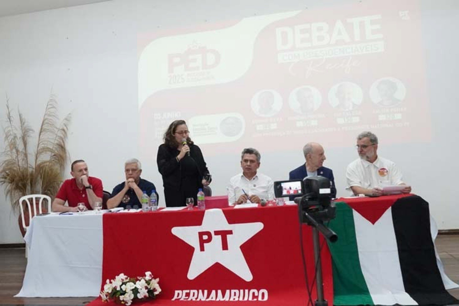 No Recife, debate dos presidenciáveis nacionais do PT tem embates sobre alianças, economia e futuro do partido