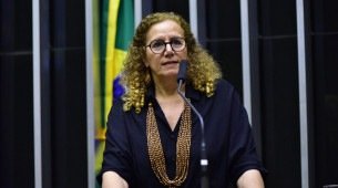Deputada federal Jandira Feghali (PCdoB) lança livro nesta quinta-feira (5), no Recife