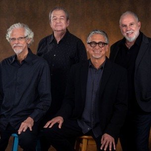 Grupo vencedor do Grammy e do Prêmio da Música Brasileira mostra repertório do novo álbum e clássicos da carreira