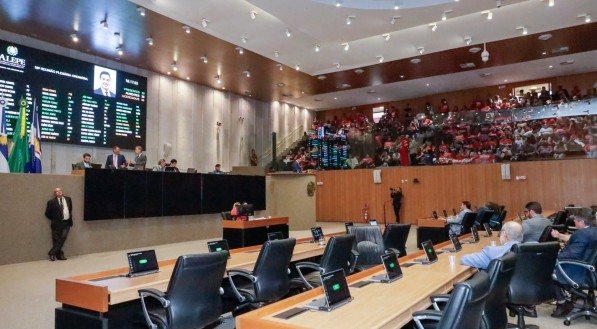 Do crédito bilionário ao piso dos professores, veja o que está travado na Alepe pela disputa entre oposição e governo Raquel Lyra