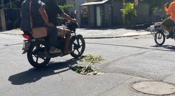 Voz do Leitor, 05/06: Cratera perigosa em cruzamento movimentado nos Aflitos