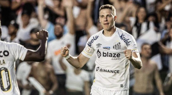 Nesta quarta-feira (4), o Peixe rescindiu o contrato com o atacante Julio Furch, segundo o jornalista Ricardo Martins.