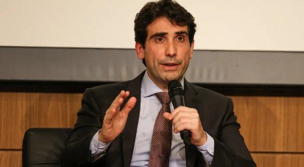 Pix Automático beneficiará 60 milhões de pessoas sem cartão de crédito, diz presidente do Banco Central, Gabriel Galípolo