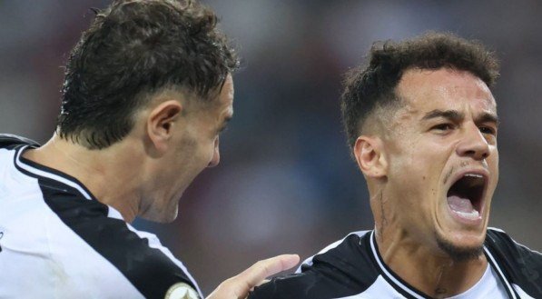 Segundo o portal The Athletic, clube inglês avalia romper contrato com o meia; vontade do jogador de seguir em São Januário pode ser decisiva para acerto definitivo.