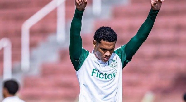 A equipe Sub-17 do Palmeiras vive ótimo momento na temporada 2025. No momento, as Crias da Academia somam cinco vitórias consecutivas entre Campeonato Brasileiro e Paulista da categoria. Pelo Brasileirão, o Verdão venceu Juventude e Red Bull Bragantino. Já pelo estadual, as vitimas foram Atlético Mogi, ECUS e União Suzano. O atacante Lucas Gabriel enalteceu [&amp;#8230;]