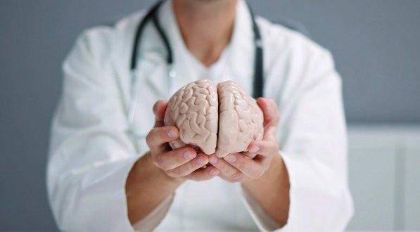 A condição deve ser diagnosticada por um médico neurologista