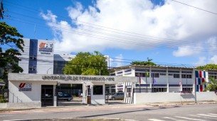 Fachada da Universidade de Pernambuco (UPE)