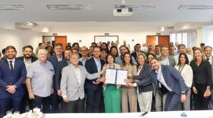 Raquel Lyra na sede do Sindicato da Indústria da Construção Civil de Pernambuco no Recife apresentar o novo teto do Morar Bem.