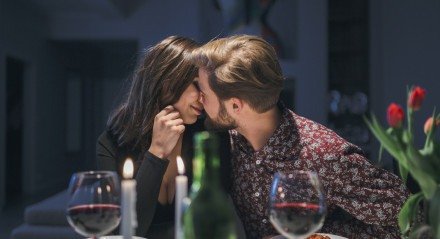 Um jantar intimista pode ser a escolha ideal para o Dia dos Namorados de quem é caseiro