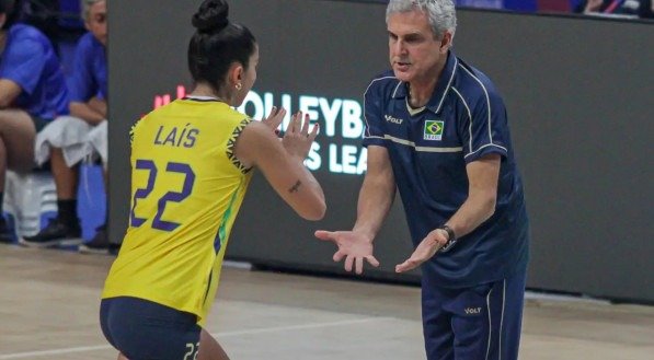 Imagem da partida do Brasil pela VNL Feminina de Vôlei