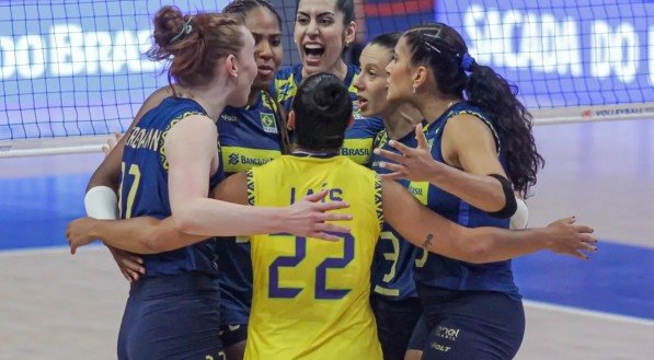 Imagem da partida do Brasil pela VNL Feminina de Vôlei