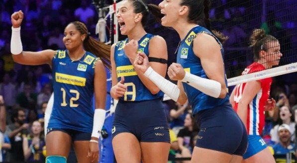 Imagem da partida do Brasil pela VNL Feminina de Vôlei