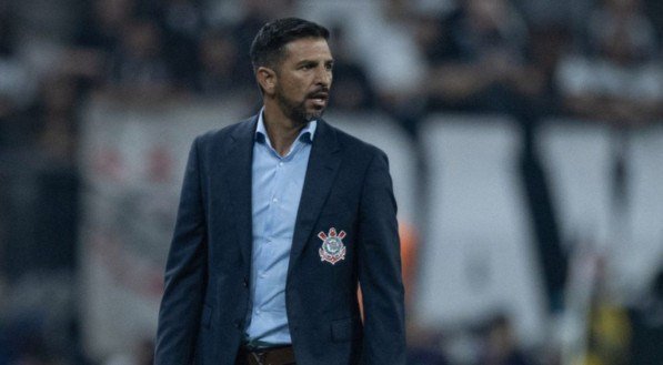 Desejo de Emiliano Díaz no Corinthians, craque do Vasco preferiu seguir no clube carioca, onde é capitão e peça-chave.