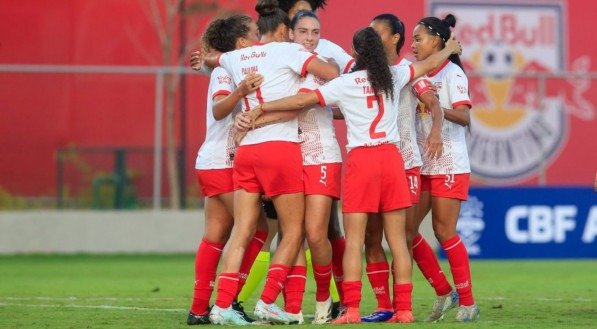 As meninas do Massa Bruta golearam o Realidade Jovem por 4 a 0 nesta última quarta-feira, 4.