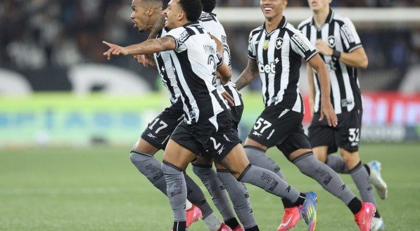 O Alvinegro viveu momentos diferentes dentro da partida