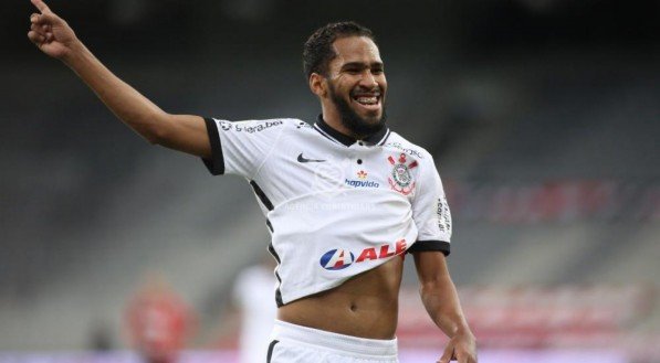 Ao todo, o atacante epde R$1.535.112,02 na ação aberta na Justiça de São Paulo. Atualmente, ele defende as cores do Coritiba.