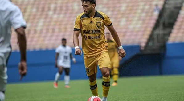 Imagem de Raimar com a camisa do Amazonas