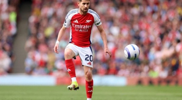 Flamengo anunciou a chegada de Jorginho para a disputa do Mundial de Clubes. O volante vai assinar contrato válido por três temporadas.