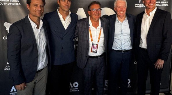 A Rio Tennis Academy, das mais modernas academias de tênis do continente, vai receber, na semana do dia 13 de outubro, o Australian Open Junior Series South America, torneio que classifica os campeões para a chave principal juvenil do Aberto da Austrália, em 2026. A competição, disputada no piso rápido semelhante ao Grand Slam em [&amp;#8230;]