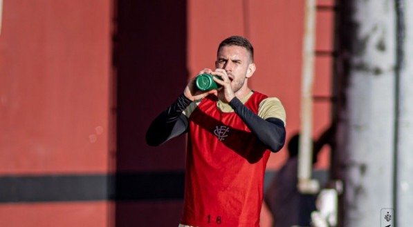 Zagueiro cobra quase R$5 milhões do Rubro-Negro, referente ao pagamentos de salários atrasados. O defensor chegou ao clube em 2024.