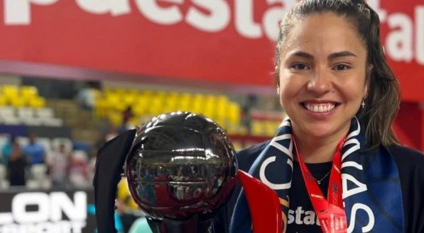 Ponteira deixa o clube peruano com título nacional, conquista valorização no mercado e espera manter boa fase no Azerbaijão.