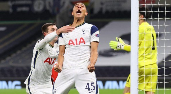 São Paulo estuda contratação de centroavante ex-Tottenham