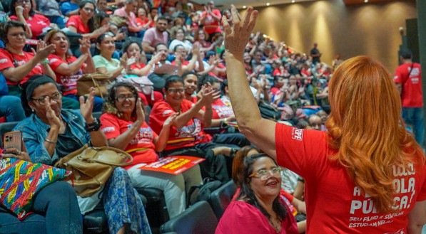 Servidores da Educação anunciam paralisação em Pernambuco para pressionar votação de reajuste
