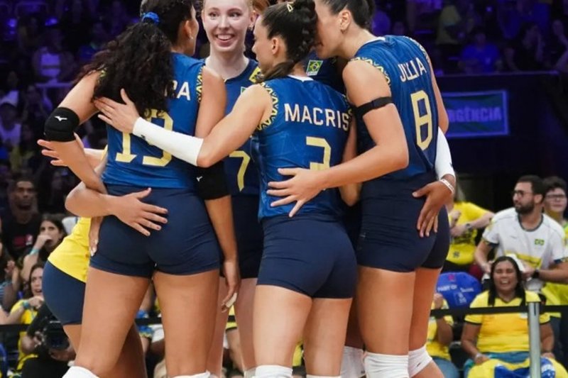 Imagem da partida do Brasil pela VNL Feminina de Vôlei