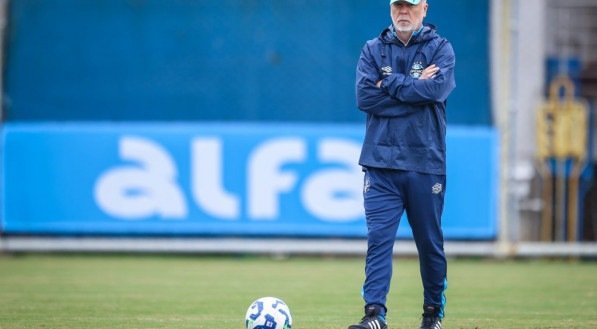 Técnico detalhou as prioridades do clube gaúcho nas janelas de transferências do meio do ano