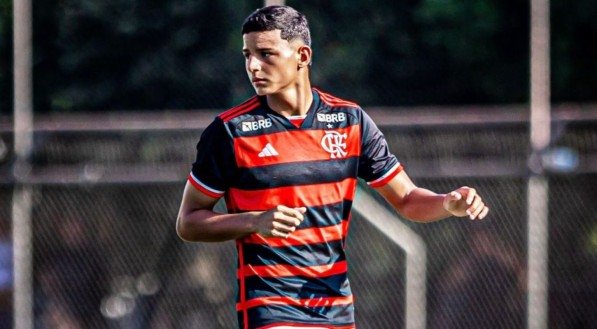 Jogador está nas categorias de base do clube desde 2018